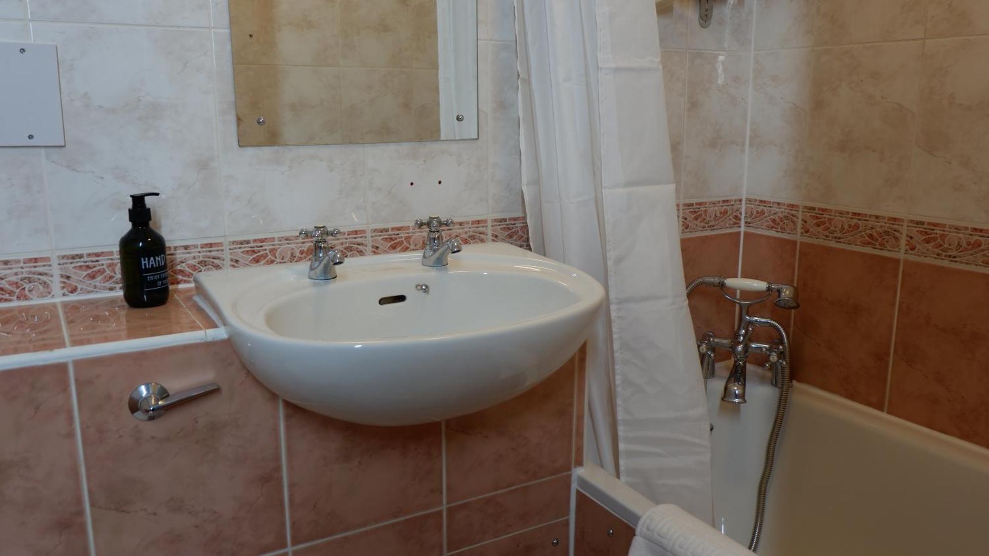 4 Friends House Hotel EDI Kültér fotó