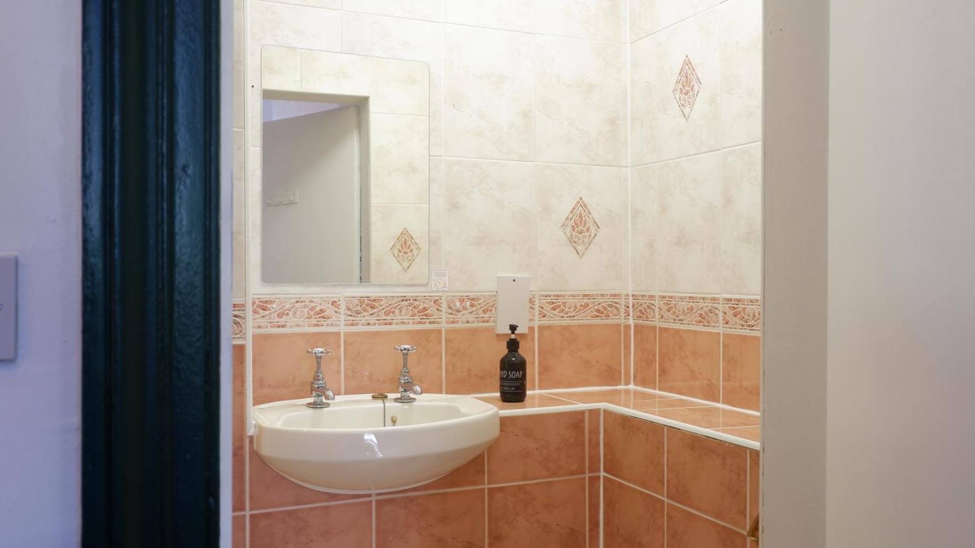 4 Friends House Hotel EDI Kültér fotó