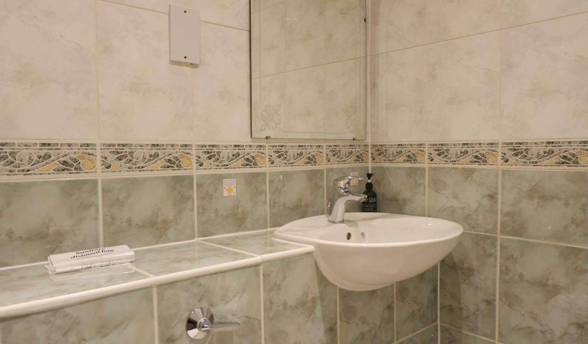 4 Friends House Hotel EDI Kültér fotó
